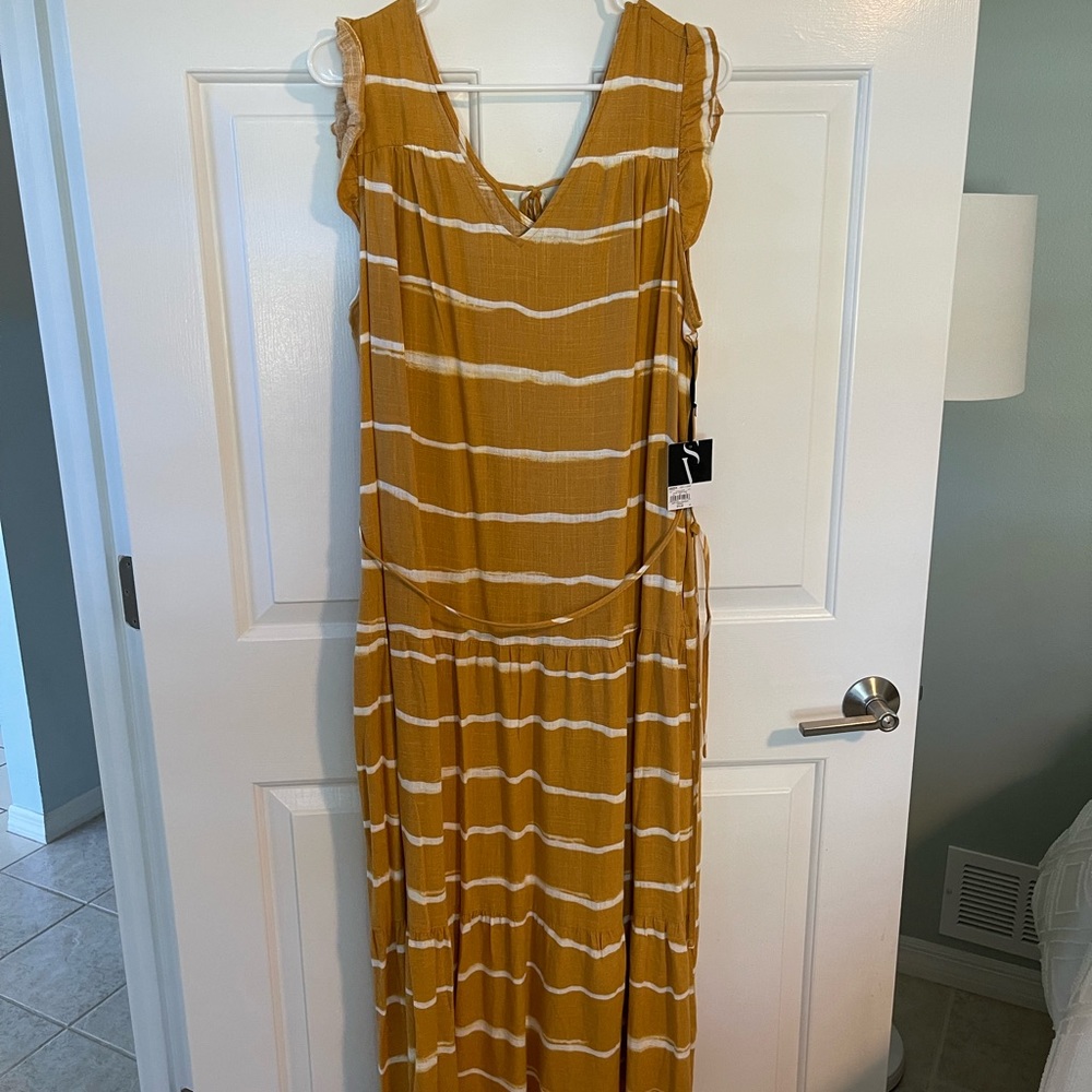 Simply Vera Tiered Midi Dress